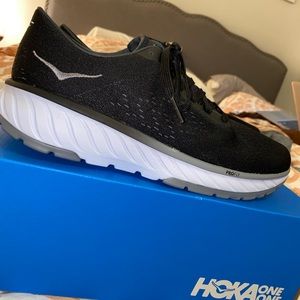 Hoka one one black athletic shoe size 9 cavu 2